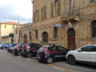 Offida - Vuole farla finita dopo la separazione, salvato dai Carabinieri